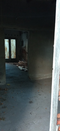 Casa Para Reciclar Con Gran Terreno Y Mucho Potencial En El Centro De Carmelo