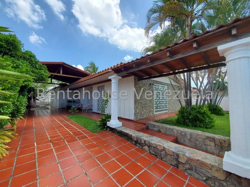 Amplia Y Confortable Casa En Venta Urb. Fundación Mendoza, Maracay 25-6542 Hc