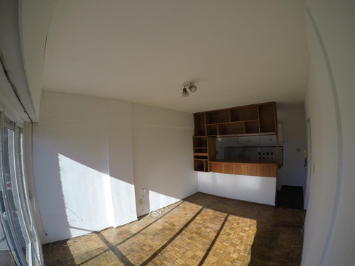 Apartamento Un Dormitorio Al Frente, Luminoso, Impecable,