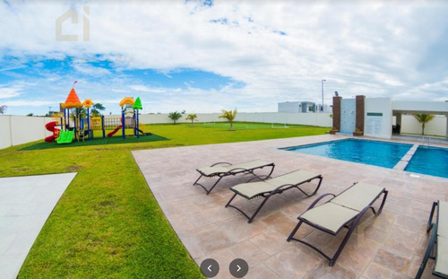 Casa En Venta En Lomas De La Rioja En La Riviera Veracruzana 3 Habitaciones 2.5 Baños