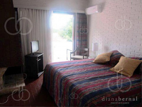 Casa De 4 Dormitorios Próxima Al Mas En Playa Mansa, Punta Del Este - Ref: 43201