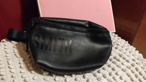Jackie Smith Gotham Belt Bag Riñonera Negra Con Detalle Leer