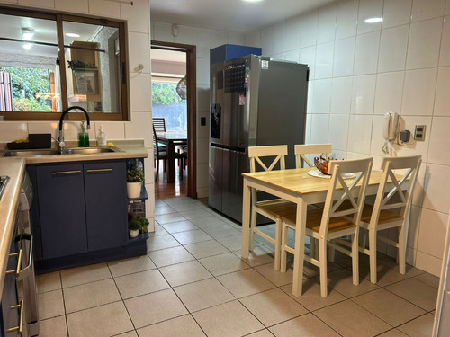 Linda Casa En Barrio Tranquilo Y Seguro