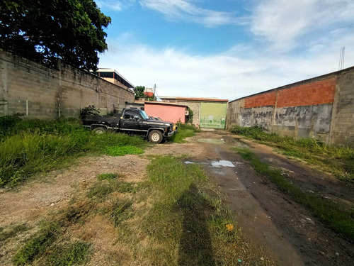 Terreno En Venta En El Barrio Lourdes, Maracay