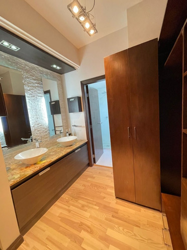 Imagen 22 de 27 de Av-1020 Zona Este Penthouse Edificio Alfa Sector La Lago