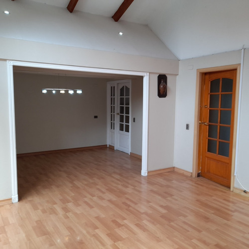 Imagen 7 de 29 de Casa En Pasaje Cerrado. Belleza, Iluminación Y Mucho Más...