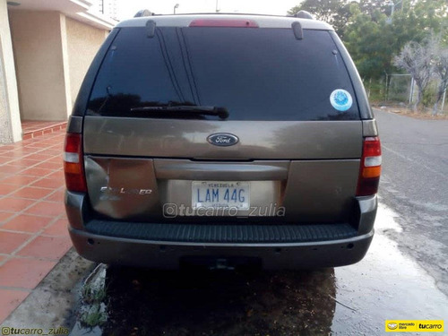 Ford Explorer .