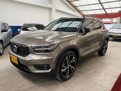 Volvo XC40 B5 2.0 Turbo Híbrida