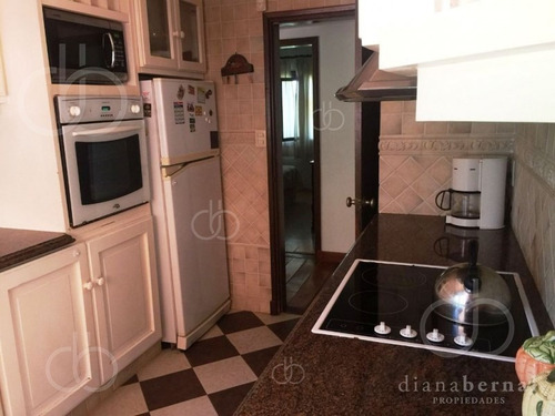 Punta Del Este, Casa De 3 Dormitorios Y Dependencias En Mansa Con Piscina Climatizada.- Ref: 43189