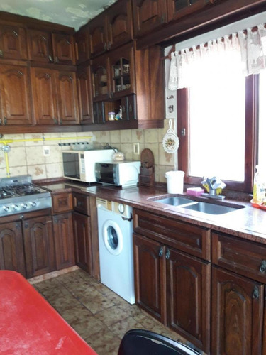 Imagen 4 de 15 de Casa Americana - 3 Ambientes - Fondo - Servicios - Castelar