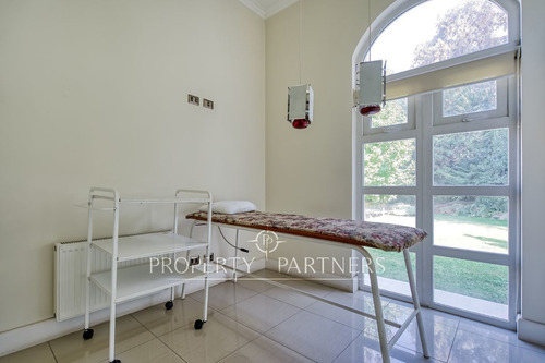 Arriendo, Centro De Salud Con Excelentes Instalaci...