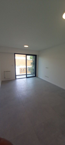 Alquiler Depto Premiun 2 Ambientes Con Balcon A La Calle. 52 Mts Totales. Ac. Calefaccion Por Radiadores