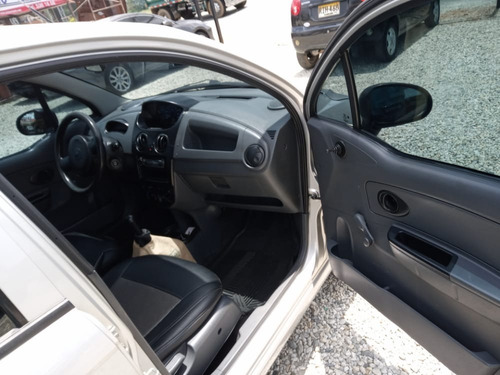 Chevrolet Spark 2010 Plata