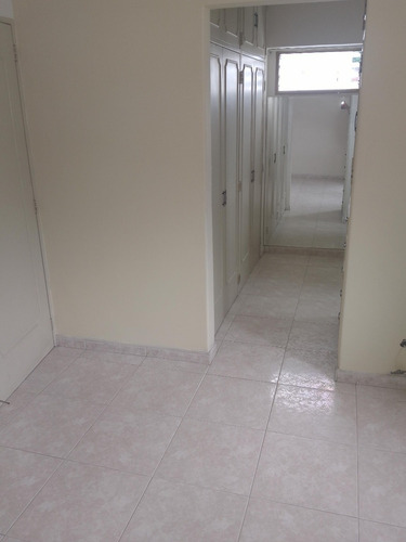 La Urbina Calle 12 Con Calle 14 Excelente Apartamento En Venta De 4 Hab, 3 Baños, 2 Puestos Y Maletero. Az