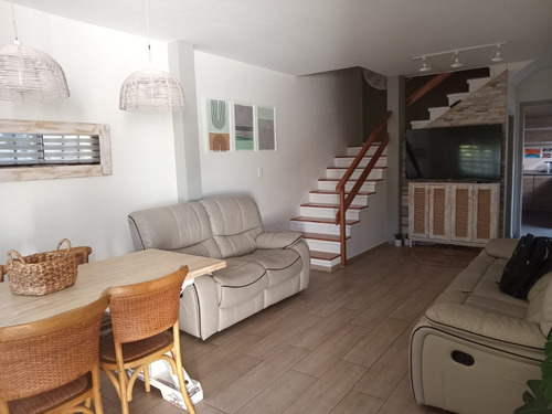 Casa En Malvin Sur , 2 Dormitorios, 2 Baños , Parrlillero. Todo A Nuevo B.p.s.al Dia Acepta Prestamo Bancario U$s 269.000 Se Escuchan Ofertas!!!!!!