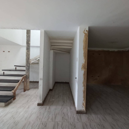 En Venta De Townhouse En Conj. Resd. Casa Verde San Diego Planta 100%