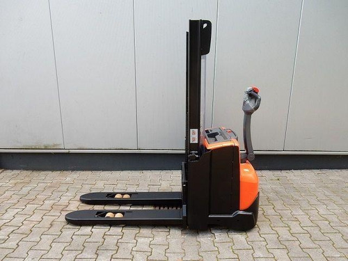 Apilador Bt Toyota Swe100 Torre 2.90mts