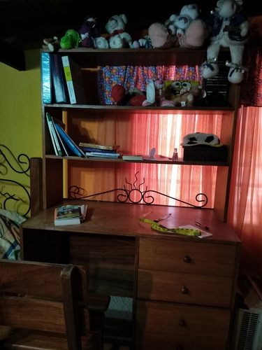 Biblioteca De Madera Con Silla (hierro Forjado) (Usado)
