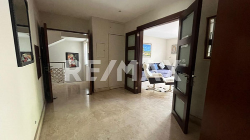 Casa En Venta A 3 Cuadras De Av. De Las Palmas Con Terraza Y Seguridad