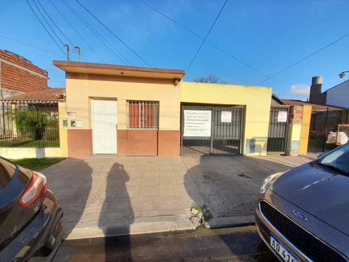 Oportunidad!! Vivienda Unifamiliar;  Dos Casas, Mas Un Departamento 