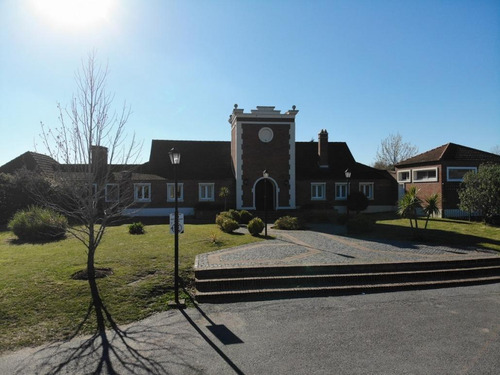 Glm. Lote En Venta En Barrio Santa Elena, Pilar Del Este.