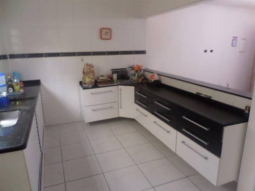 Imagem 21 de 30 de Sobrado Semi Novo Em São Vicente Com 02 Dormitorios E Quintal Em Condominio Bem Localizado - Hm2047