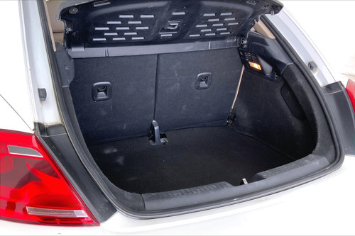 Imagen 20 de 25 de Volkswagen Beetle 3 Pts Hb Sport, 25l, Tm5, Ve, 6 Cd, Piel