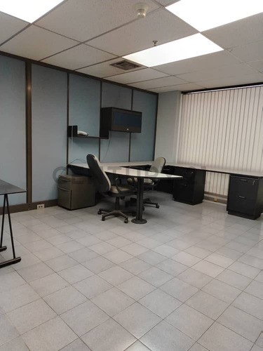 Se Alquila Amplia Oficina En La Urbina