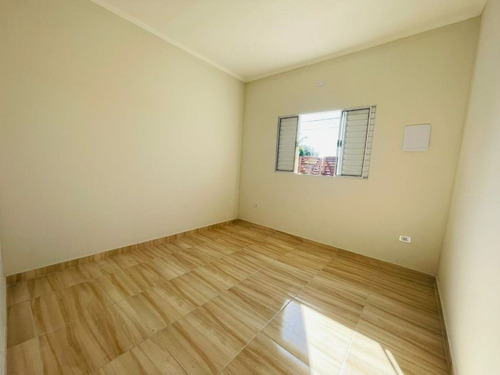 Imagem 11 de 14 de Ótima Oportunidade. Casa Á Venda,com Piscina, No Litoral Sul