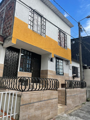 Casa Bifamiliar En Venta Barrio La Pavona 