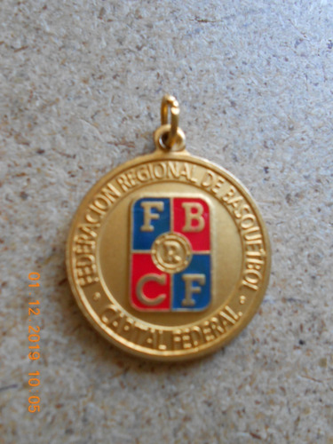Medalla Con Esmalte De La Federacion Basquetbol Caba        