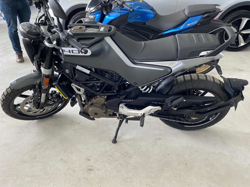 Imagen 1 de 5 de Husqvarna Svartpilen 401