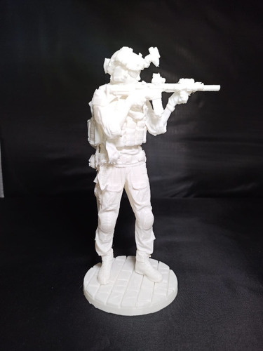 Soldado Moderno Con Arma, 20cm De Altura, Blanco