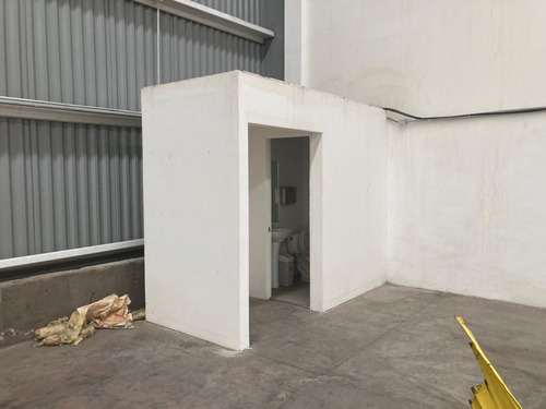 Arriendo Bodega De 1.805 M2 En Parque Industrial Lo Boza.
