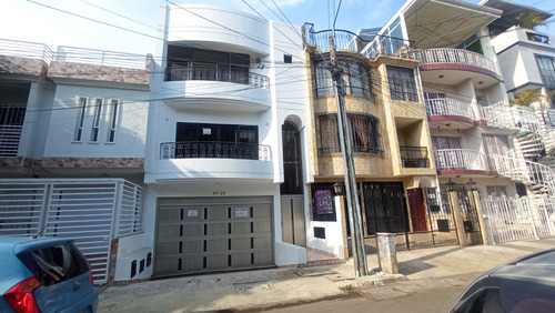 Casa 3 Pisos Barrio Caney