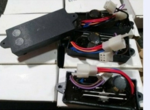 Imagen 4 de 7 de Avr Generadores 250v/220uf. 250v/470uf.. 450v/680uf