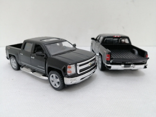 Chevrolet Silverado 2014 Negra/ 12.5cms/escala 1:43/ Metal