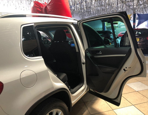 Imagem 11 de 15 de Volkswagen Tiguan 2012 2.0 Gasolina Tsi Com Teto Branco