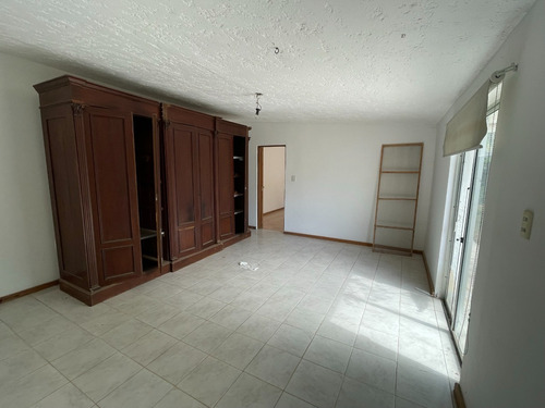 Imagen 8 de 10 de Chalet Con Apartamento Integrado Y Dos Galpones