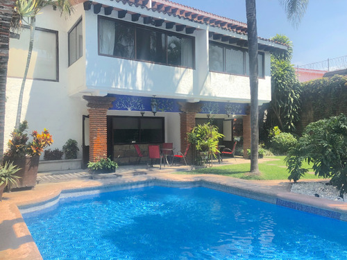 Cuernavaca Rento Hermosa Y Exclusiva Villa Amueblada O Sin Muebles En Zona Dorada De Vista Hermosa Ideal Ejecutivos O Pareja Alberca C/cal. Solar Terraza Privada Techada Fracc. De Alta Seguridad