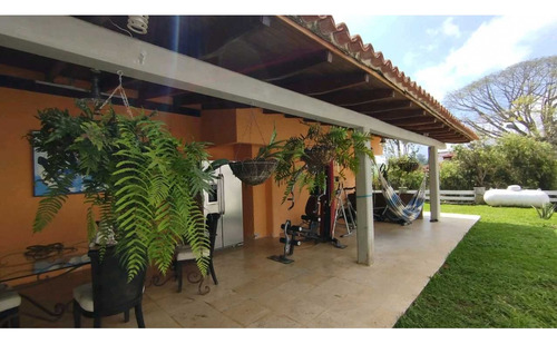 Casa En Venta Urb El Placer 5h/6b/3p Piscina