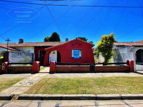 Casa A Reciclar Con Gran Jardín