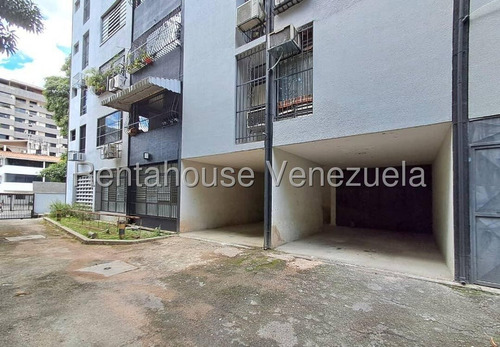 En Estratégica Ubicación, A Una Cuadra Del Cc Mediterranean Plaza, En Sabana Larga, Rentahouse Ofrece En Venta Amplio Apartamento (aprox.119 M2), Para Actualizar A Su Gusto, De 3 Habitaciones