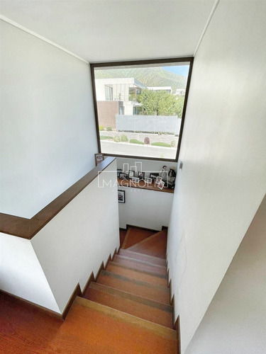 Casa En Venta De 4 Dorm. En Colina