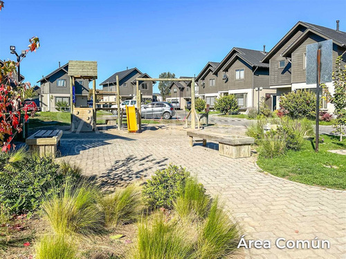 Casa En Venta De 3 Dorm. En Concepción
