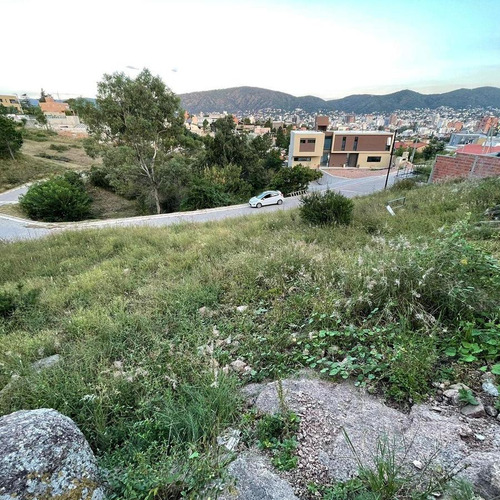 Lote En Venta Con Vista Panorámica De 450 M2 En B° Becciu, Villa Carlos Paz