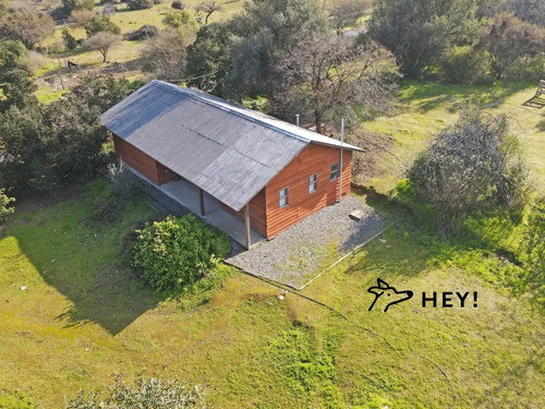 Fundo Con Casas Y Planta De Envasado De Agua De Manantial