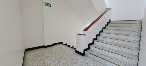 Imagen 11 de 12 de Oficina Fresca Y Ventilada En Edificio Colseguros En Centro De Bucaramanga Piso 14 Recién Remodelada