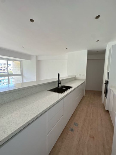 Apartamento En Alquiler 86 M2 - Urb. Lomas De Las Mercedes