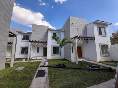 Casa Nueva Con Alberca En Condominio En Acapantzingo  $3,560.000
